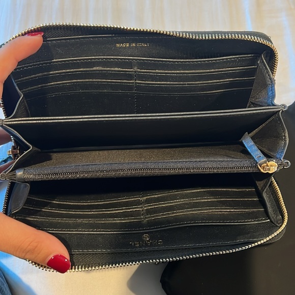 Chanel Black lambskin gusset wallet with pearl wrist chain - Picture 6 of 7